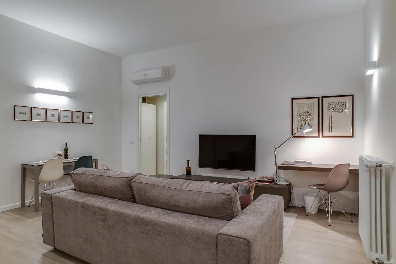Leisure & Design In The Center Of Milan Apartment Italy