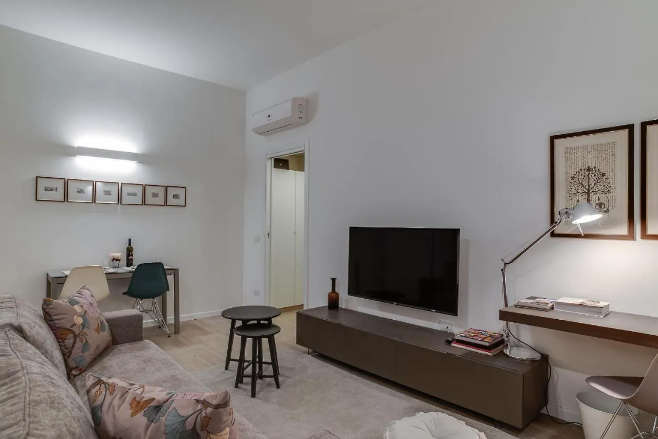Leisure & Design In The Center Of Milan Apartment