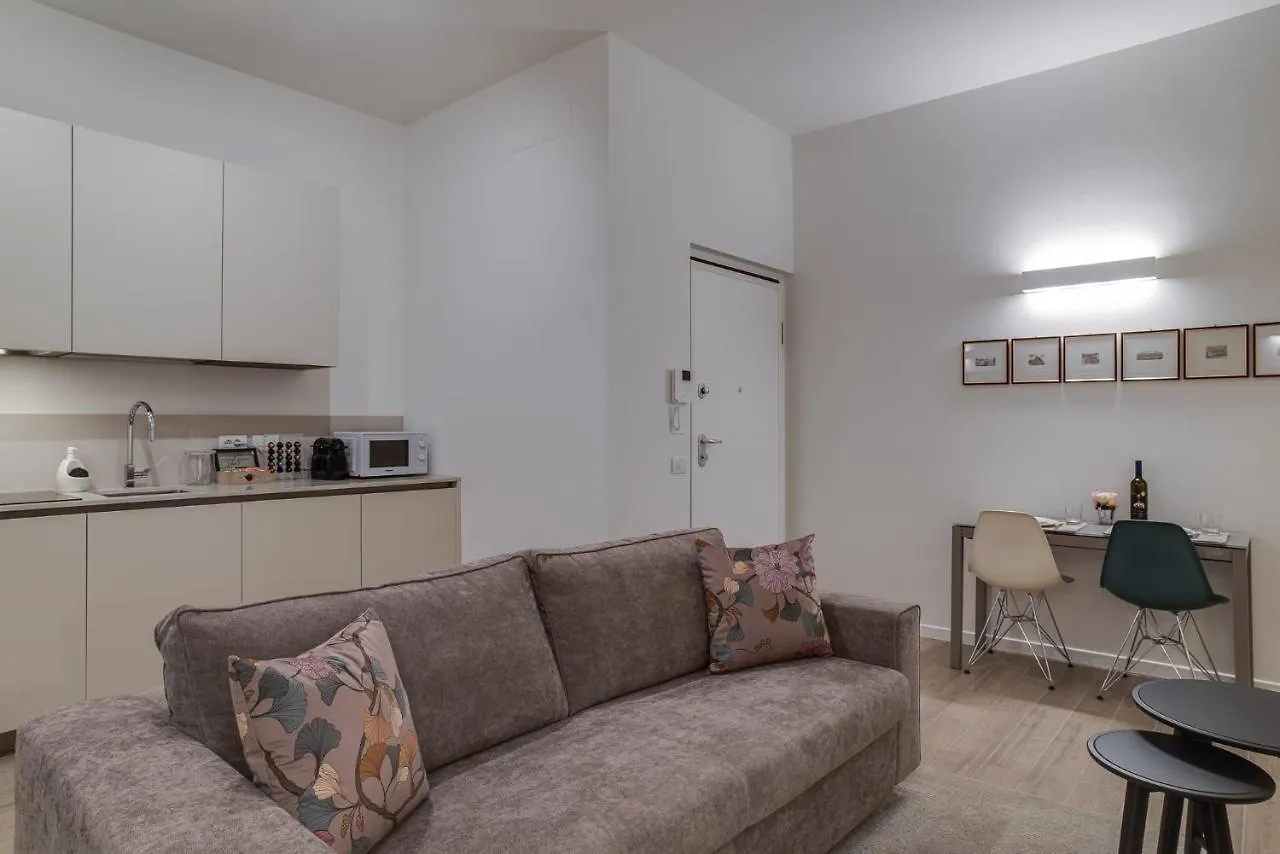 Leisure & Design In The Center Of Milan Apartment Italy